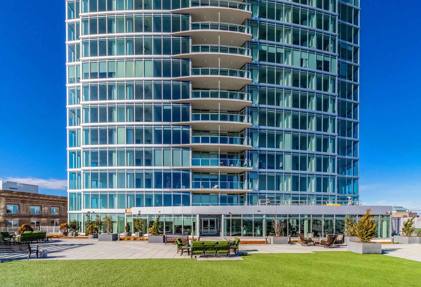 02 OneCityCenterGrounds scaled